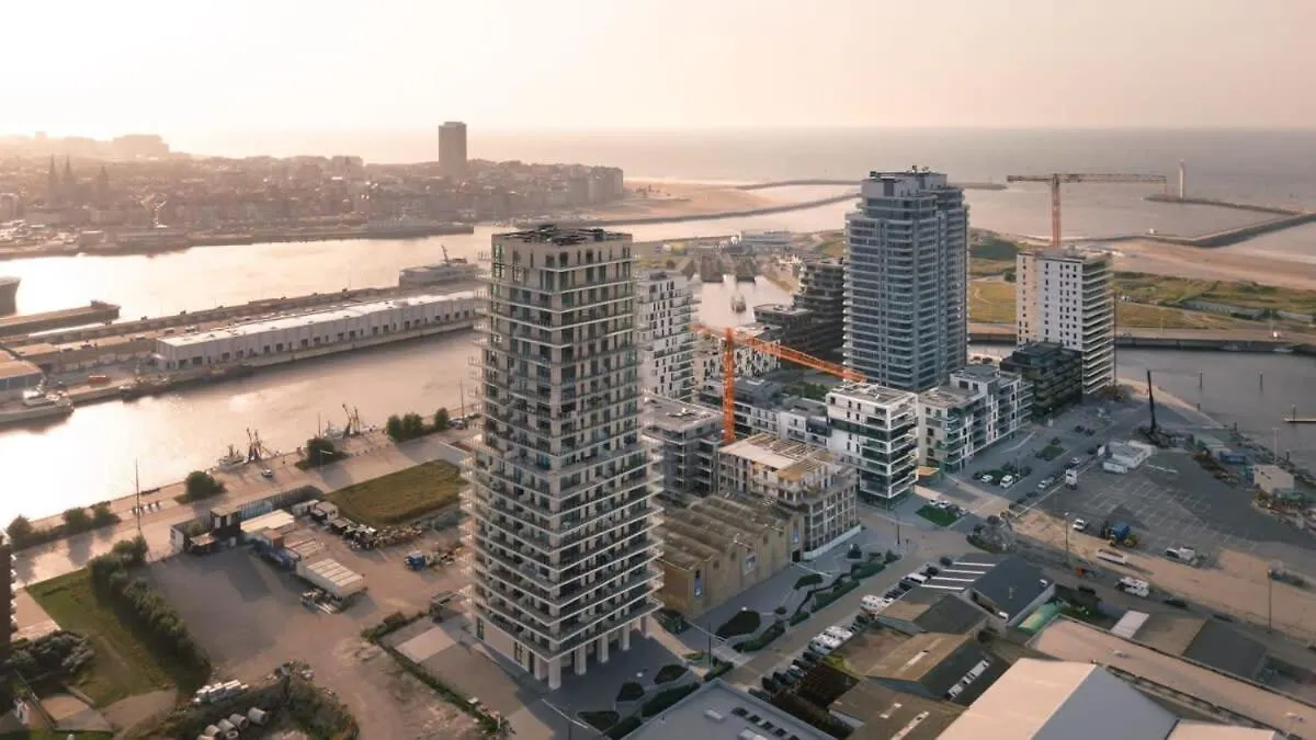 Huswell - Modern New Apartment With Pool Access And Parking location